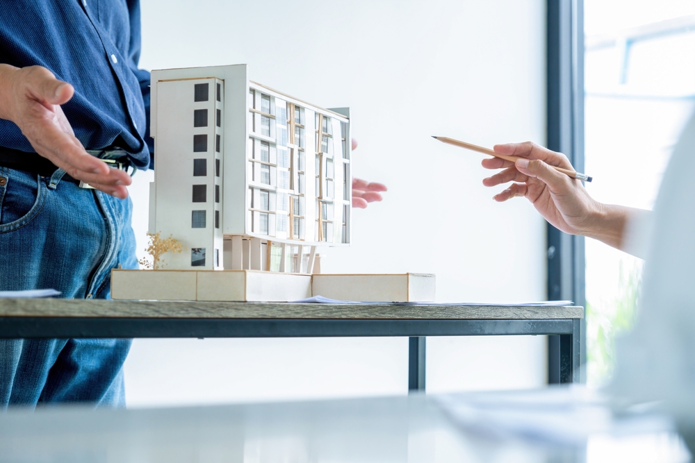 Strategic Drafting and Negotiation of Construction Contracts to Minimize Risk