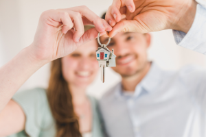 Unwed couple buying house together